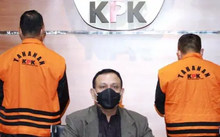 Tahanan KPK Salat Id, Gus Muhdlor Sarungan